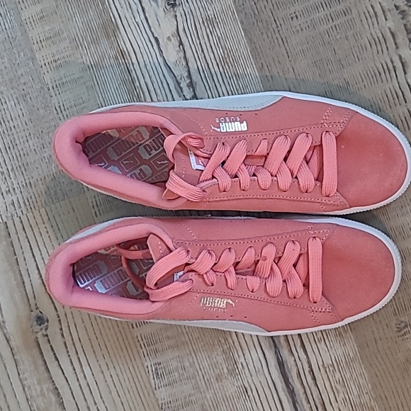 VINTAGE Puma Pink & Gray Suede Sneakers - Picture 3 of 6